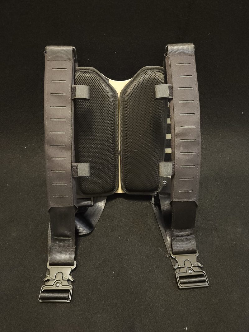 Rückentragesystem Mittel – Rückseite mit Tragegurten taktisches-rueckentragesystem-gurte-rueckansicht-fuer-breaching-einsaetze