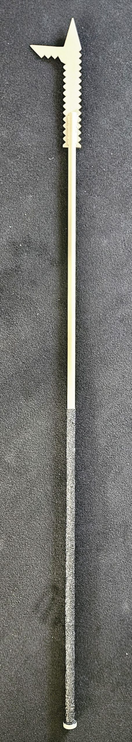 Taktischer Entglaser Lang (Car Rake Tool) – Glasbrechwerkzeug mit 1500mm Länge. Mit dem taktischen Entglasungstool können Einsatzkräfte Scheiben sicher aus der Distanz entfernen – ideal für den Zugriff hinter ballistischen Schilden.